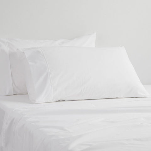 Logan and Mason 250TC 50% Polyester 50% Cotton Percale Sheet Set White 50cm Wall King