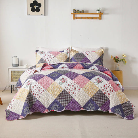 Intricate Quilted coverlet and pillowcovers set: Attention to Detail - Queen size