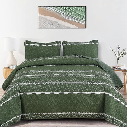 Elegant Quilted Bedspread and Pillowcases Set: Perfect for a Luxe Bedroom Feel - Queen size