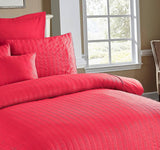 Seersucker King Size Quilt/Doona/Duvet Cover Set - Red